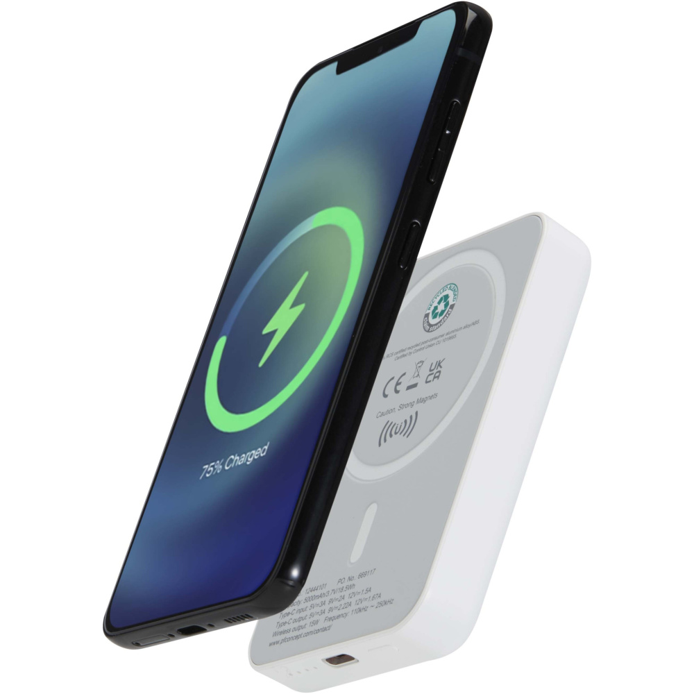 Logotrade Geschäftsgeschenke das Foto: Acrab 15 W 5.000 mAh magnetische kabellose Powerbank mit 20 W PD aus recyceltem Kunststoff