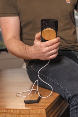 Logotrade corporate gift picture of: 10W bamboo magnetic wireless charger