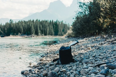Logotrade promotional giveaway picture of: Swiss Peak AWARE™ 1200D deluxe 8 can cooler bag