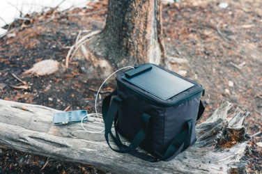 Logotrade promotional gift image of: Pedro AWARE™ RPET deluxe cooler bag with 5W solar panel