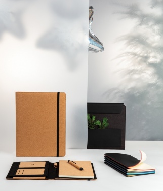 Logotrade liikelahja tuotekuva: Deluxe korkki portfolio A4 kynällä