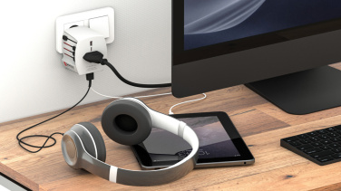 Logotrade mainoslahjat ja liikelahjat tuotekuva: SKROSS World Travel MUV 2-napainen USB A ja C adapteri