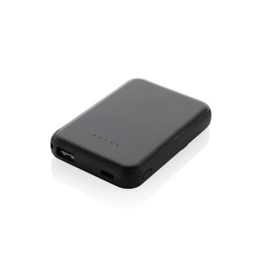 Logotrade biznesa dāvanas foto: Zvaigžņu RCS pārstrādātās plastmasas 5000 mah 5 W magnētiskā jauda