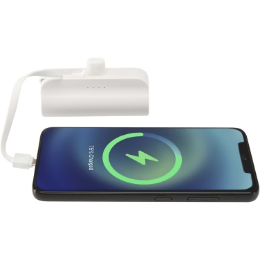 Logotrade reklamprodukter bild: Alnair 5 000 mAh 10 W Type-C powerbank av återvunnen plast med inbyggt flipstativ och 2-i-1-kabel