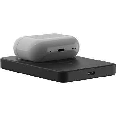 Logotrade profilprodukter bild: Xtorm Go2 trådlös powerbank på 15 W, 5 000 mAh